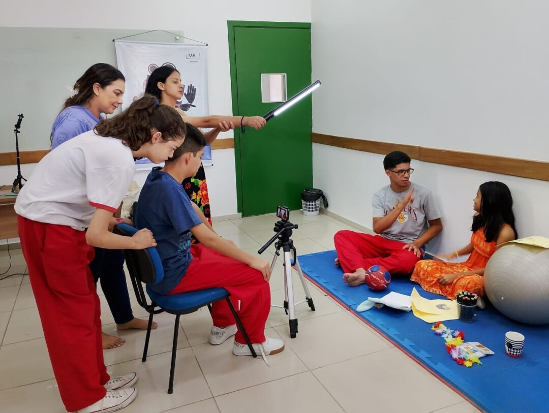 Cine-Inclusão-Surdos-em-Cena-2025