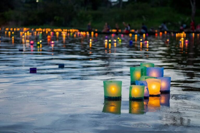 As velas do Divino: tradição, fé e sustentabilidade nas águas do município de Alvarães no Amazonas