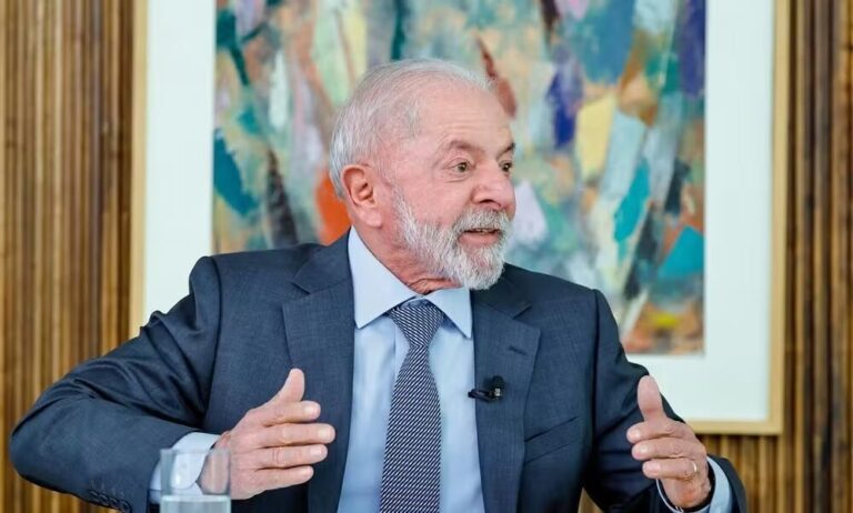 Lula diz que BR-319 será reconstruída com responsabilidade para preservar floresta e evitar invasões