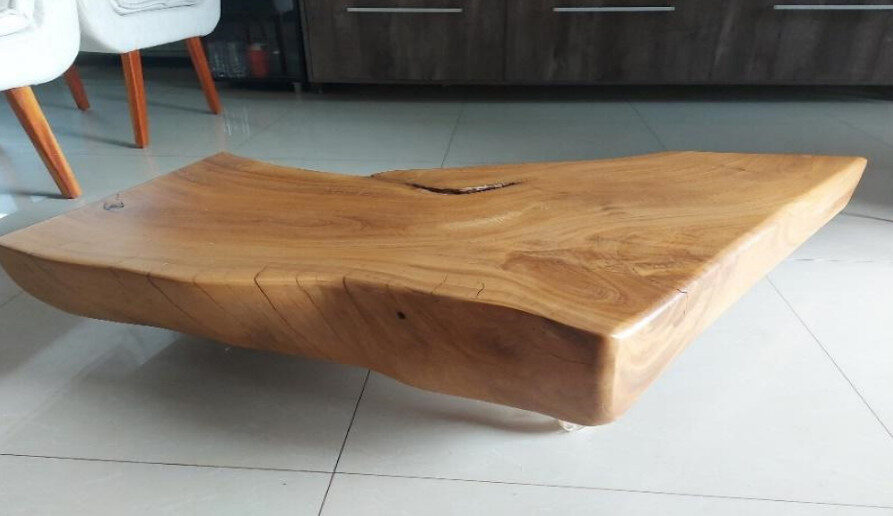 Mesa de centro feita com piquiá