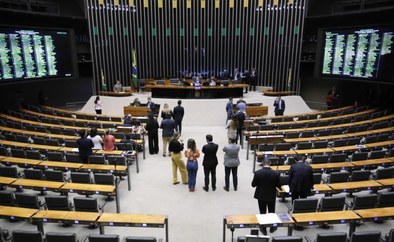 deputados em votação para definir belém como capital nacional durante a cop30
