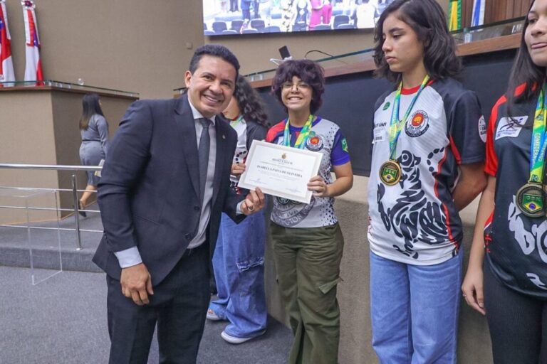 Deputado celebra a conquista da equipe amazonense de karatê