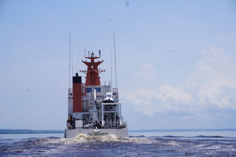 SGB realiza missão pioneira de navegação para estudar ciclo da água na Amazônia