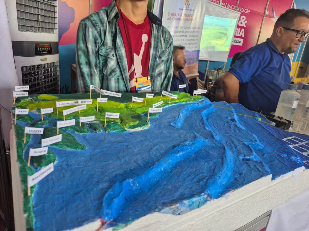 Maquete apresenta o avanço do mar e salinização no Rio Amazonas. Foto: Mariana Ferreira/g1 amapá