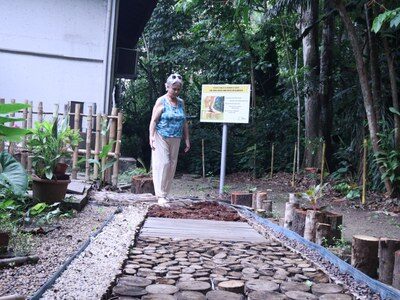 Visitante usufruindo da trilha Foto Anne Karoline Ascom Inpa