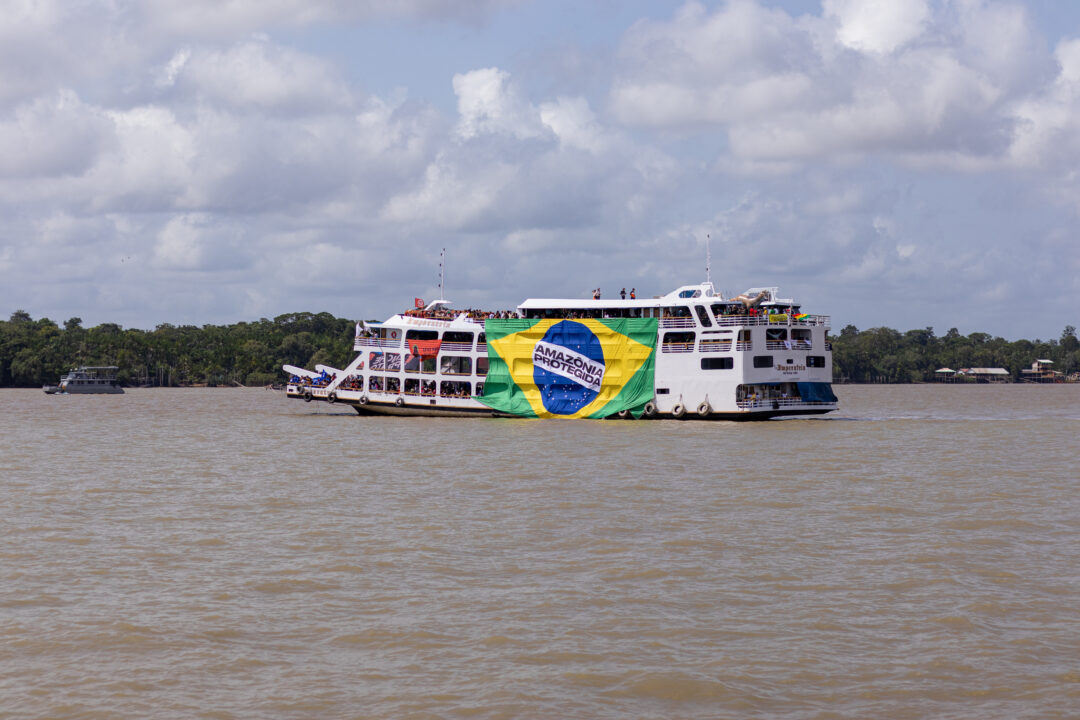 Barqueata, manifestação que abriu a Cúpula dos Povos.