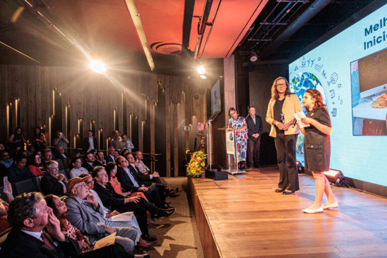 Conheça a jovem ativista de 13 anos convidada para representar o Brasil na COP30