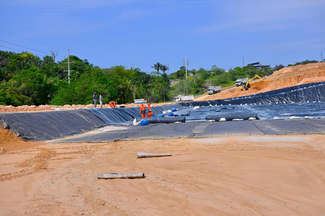 Manaus inicia conclusão da primeira célula do aterro sanitário municipal