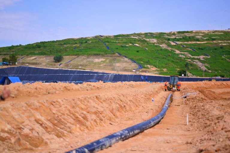 Manaus inicia conclusão da primeira célula do aterro sanitário municipal, marco da transição energética na Amazônia