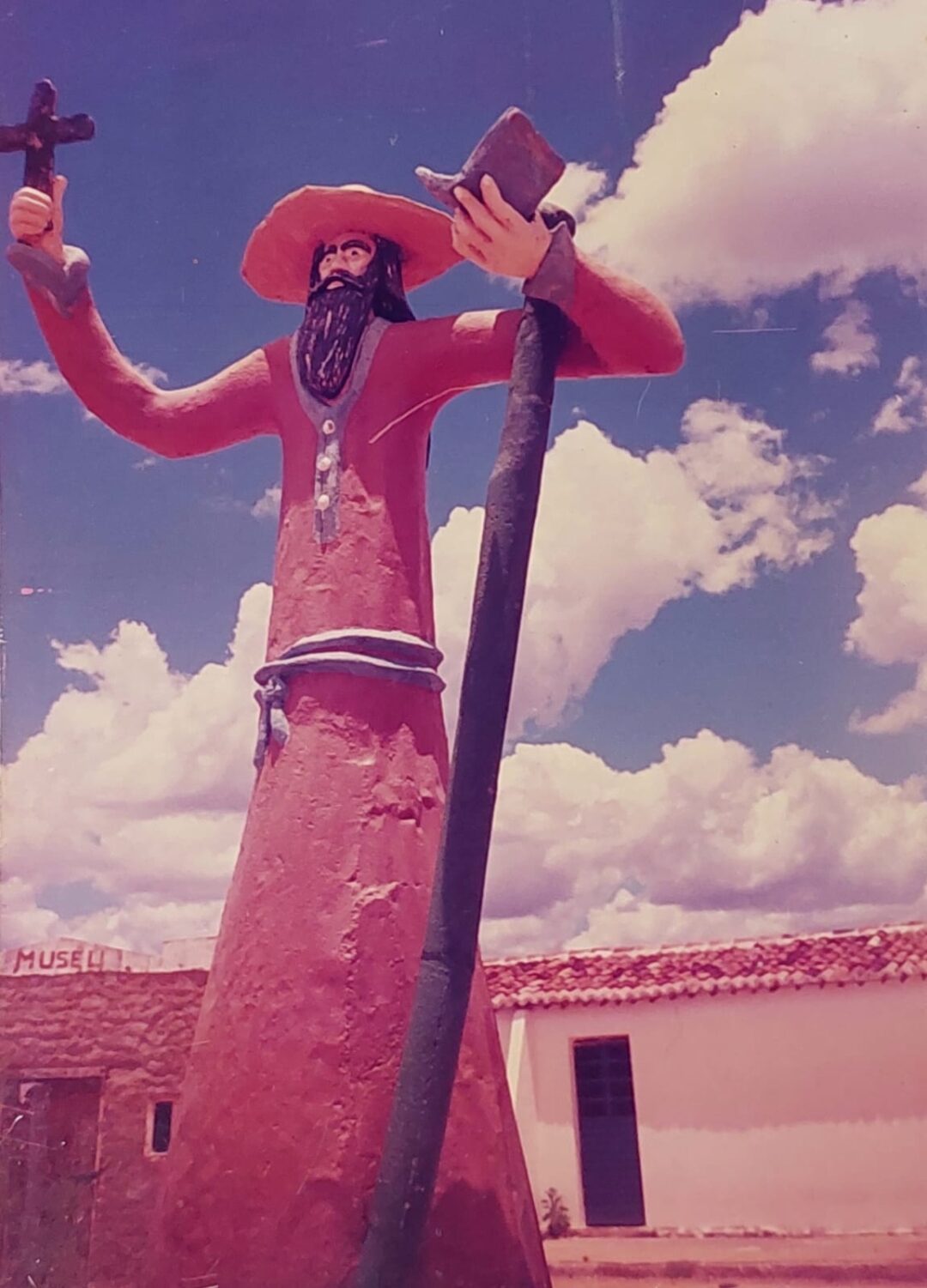 O Amazonas e Canudos na narrativa de Roberto Mendonça