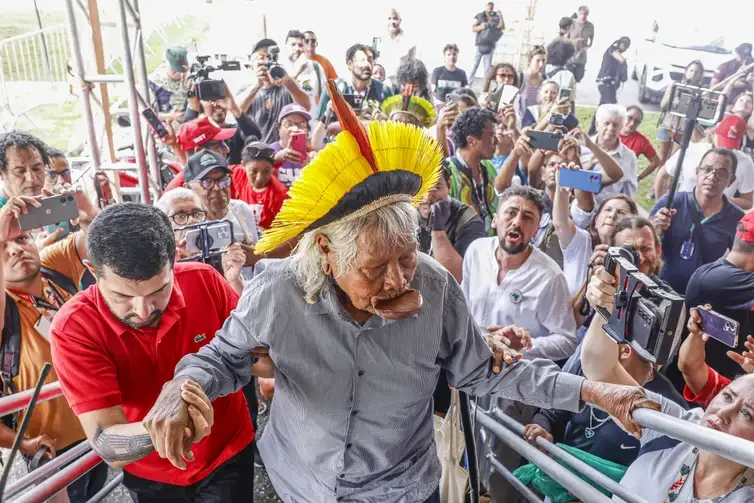 Ao encerrar Cúpula dos Povos na COP30, Cacique Raoni pede que luta continue