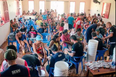 Indígenas da Aldeia Murutinga, da etnia Mura