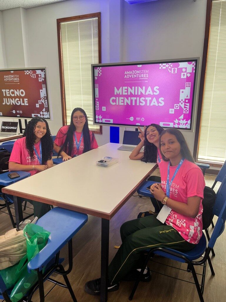 projeto que ensina estruturas hormonais femininas com bioinformática, modelagem e impressão 3D