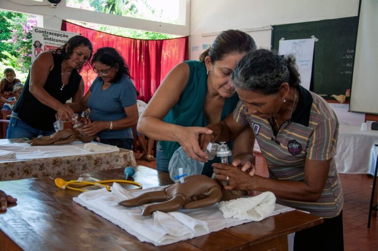 Ministério da Saúde e Instituto Mamirauá firmam acordo para fortalecer ações de saúde indígena no Amazonas
