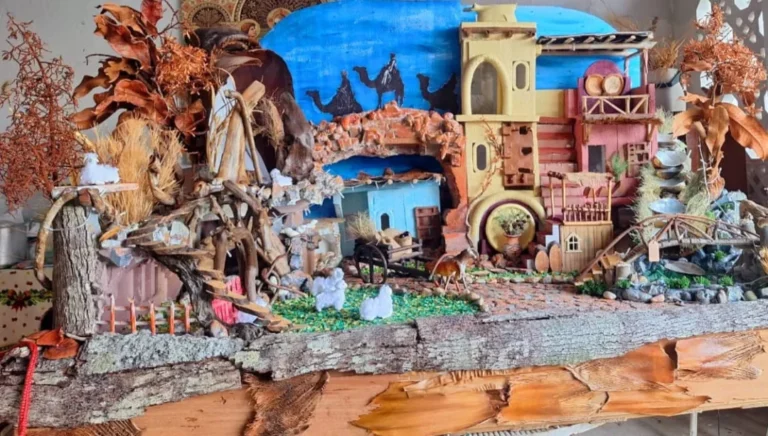 Mulheres artesãs de Óbidos produzem árvores de natal e presépios com materiais amazônicos