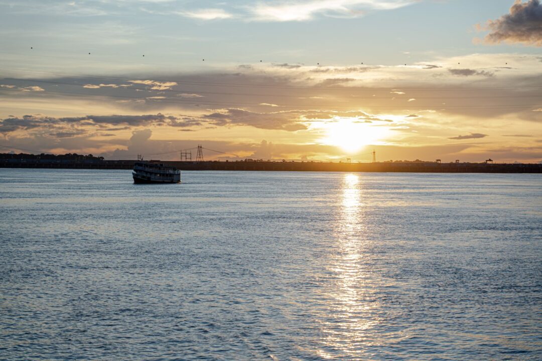 Passeios de barco no rio Madeira