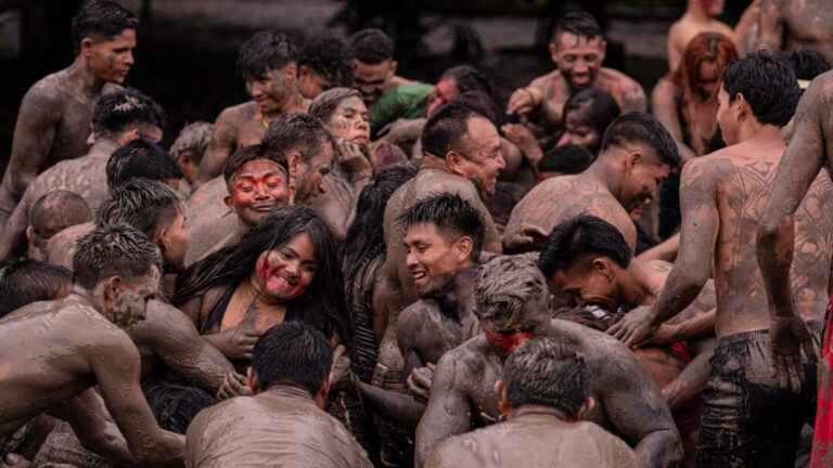 Fotógrafo registra festival que celebra cultura ancestral do povo Shawãdawa, no Acre