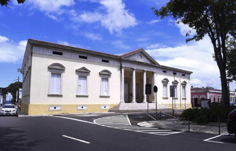 Exposição fotográfica do libanês Jacques Menassa “mostra a alma do amazônida” no Museu da Cidade de Manaus