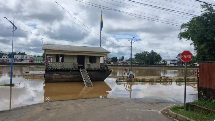 Bairros da capital acreana sofrem com enchente do Rio Acre em 2025