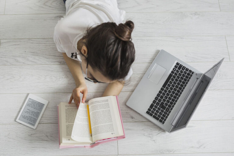 Dia do Leitor: entre páginas e telas, hábito de ler resiste