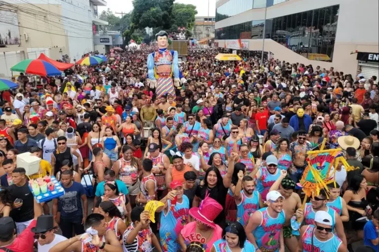 Carnaval de rua de Macapá possui dezenas de opções que revelam histórias da cidade