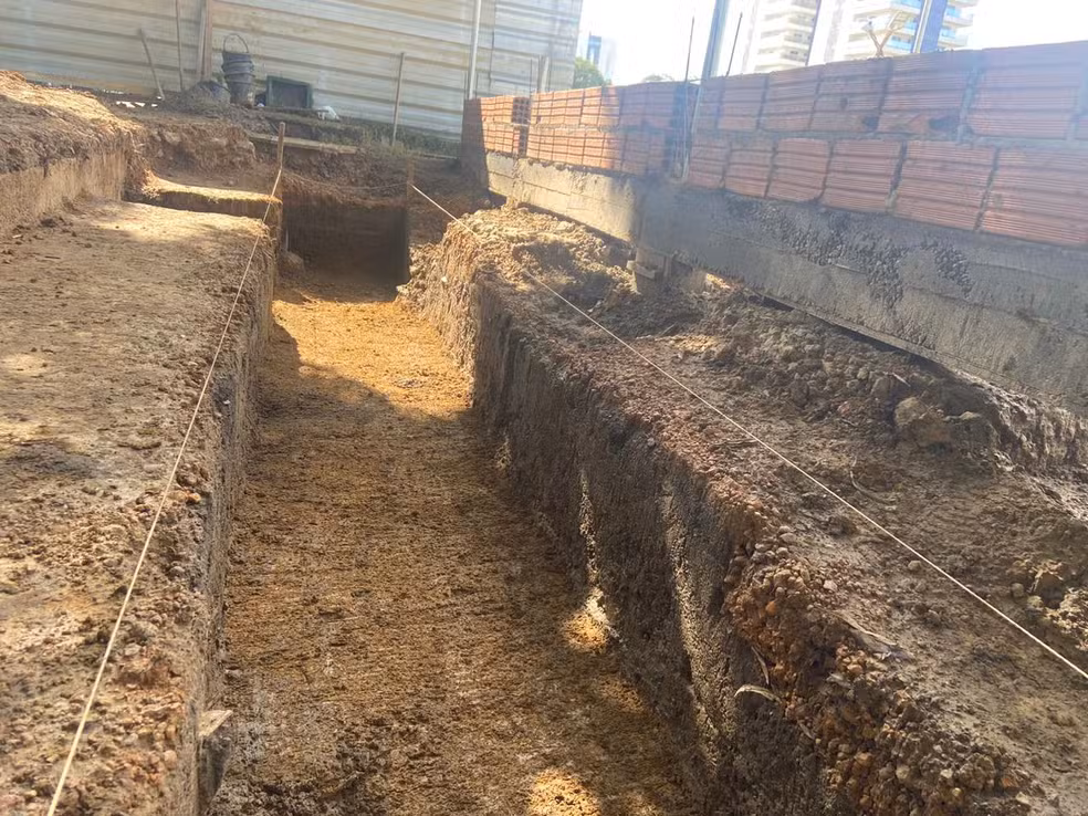 Peças europeias dos séculos 18 e 19 são encontradas durante obras em praça no Amapá