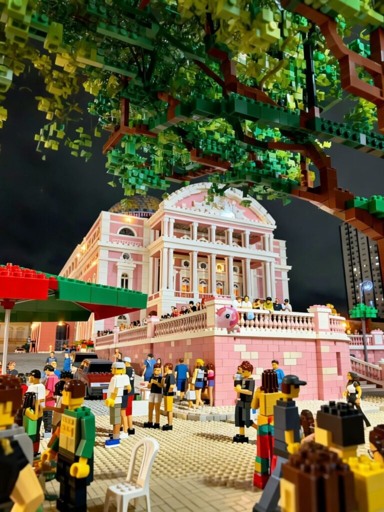 Manaus ganha versão em Lego com ajuda de IA: “Fiquei curioso”, conta fotógrafo