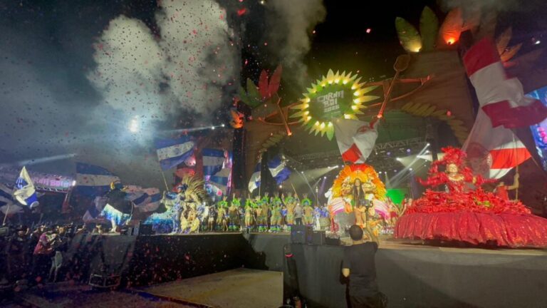 Caprichoso e Garantido reforçam união do boi-bumbá na primeira noite do Carnaboi 2026 em Manaus