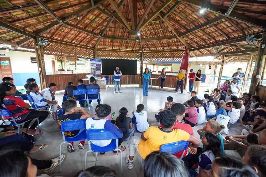 Água da chuva é transformada em potável em escola ribeirinha de Belém
