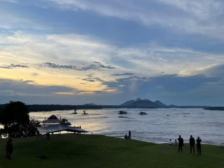 Lendas transformam pôr do sol em momento de conexão espiritual em cidade do Amazonas