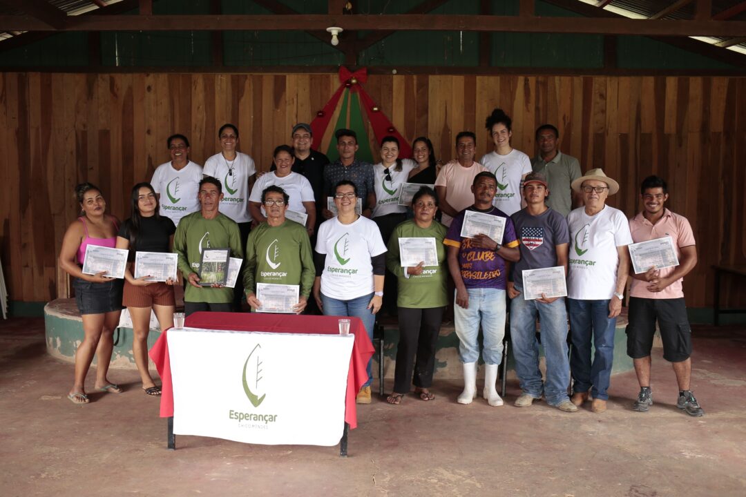 Oficina de Construção da Casa Tradicional da Família Seringueira, por meio do projeto esperançar