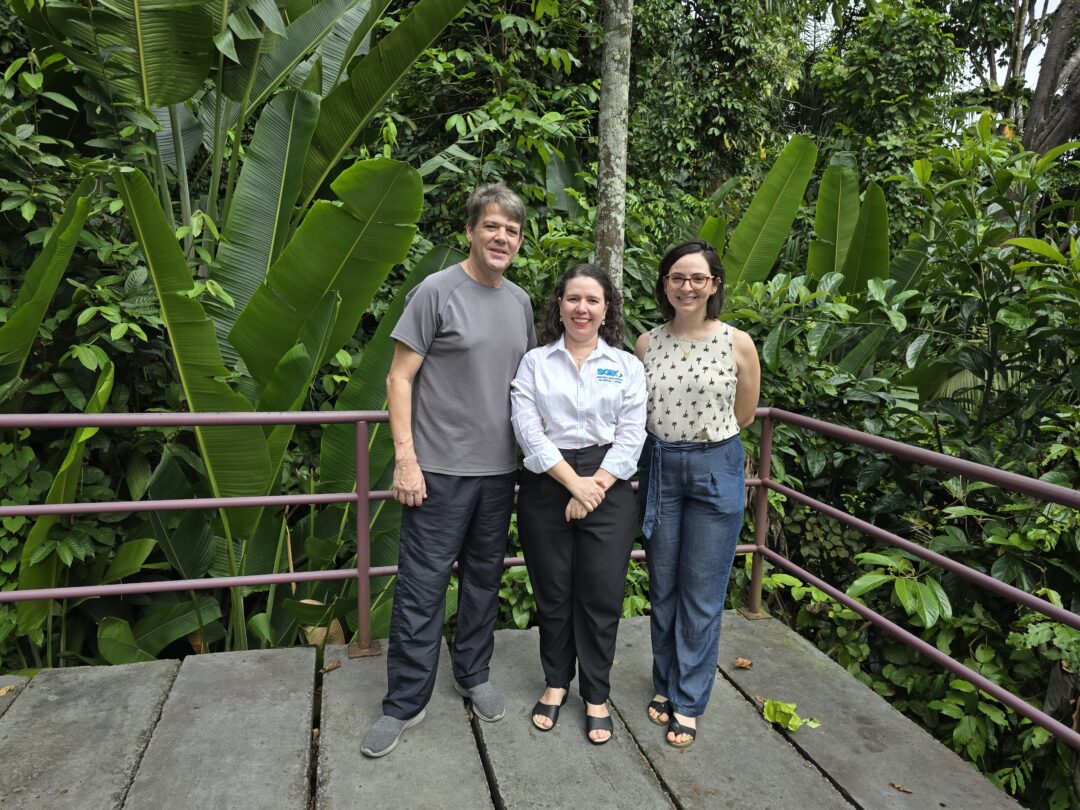 Imagem colorida mostra equipe do SGB e Inpa que firmaram acordo de monitoramento de rios