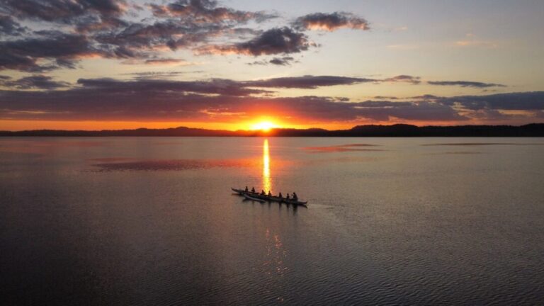 Passeios de canoa havaiana em Santarém movimentam turismo esportivo