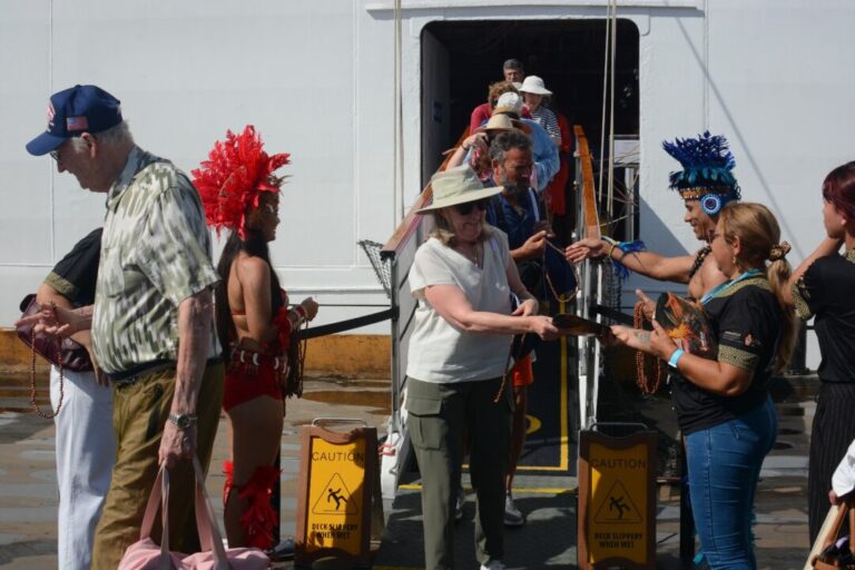 Maior cruzeiro da temporada chega a Manaus com mais de 1,8 mil visitantes
