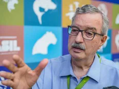 Christopher Wood, diretor do Centro de Estudos de Populações de Aves do Laboratório de Ornitologia da Universidade de Cornell, participa do lançamento do Atlas de Rotas Migratórias das Américas - Foto: Rafa Neddermeyer/Agência Brasil