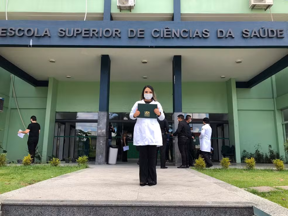 Formatura da turma de medicina da UEA durante a pandemia da covid-19. Ilzineia é a primeira médica da etnia baniwa no amazonas formada na uea.