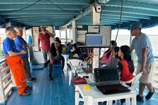 Estudantes de Geofísica da Ufopa localizam embarcações naufragadas no Rio Tapajós