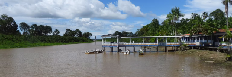 Como pesquisadores interagem com comunidades ribeirinhas no estuário do Amazonas