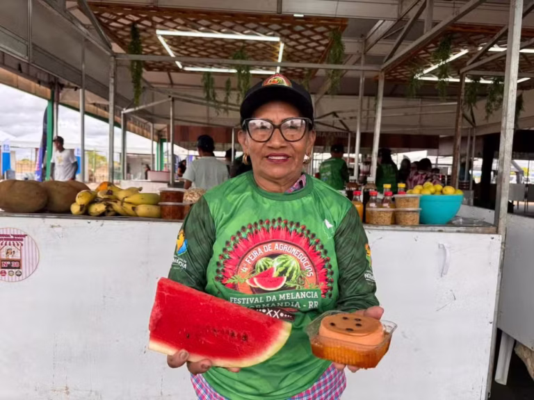 Agricultora cria pudim de melancia e vira sucesso em festival em Roraima