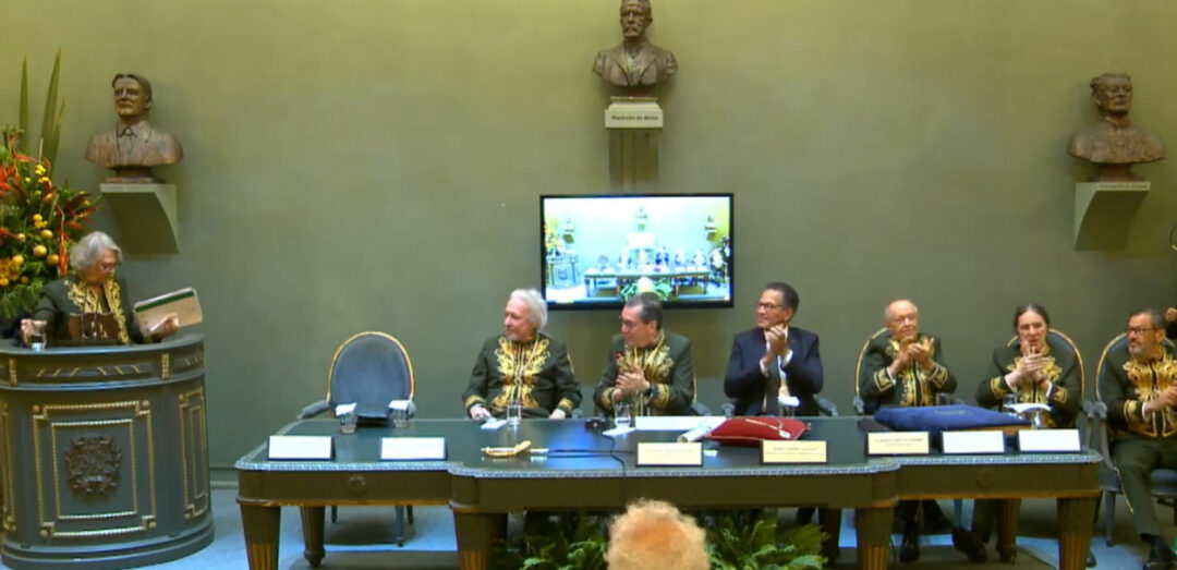 milton hatoum recebe titulo de imortal na academia brasileira de letras