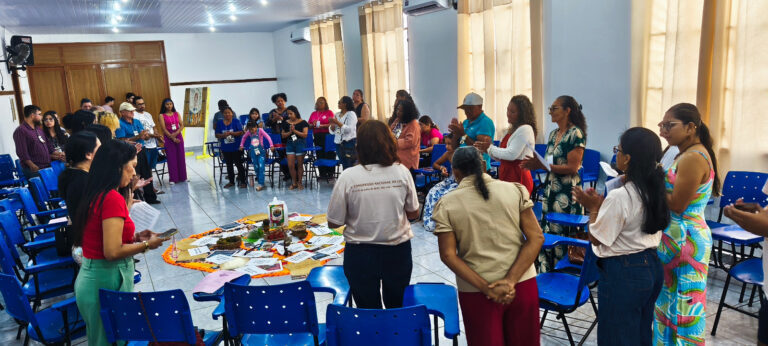 Mulheres camponesas indígenas, ribeirinhas e agentes da CPT em Itacoatiara/AM fortalecem o protagonismo em seus territórios