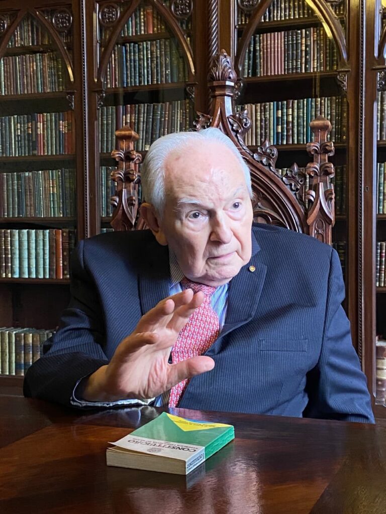Documentário revela trajetória histórica de Bernardo Cabral e sua colaboração ao país