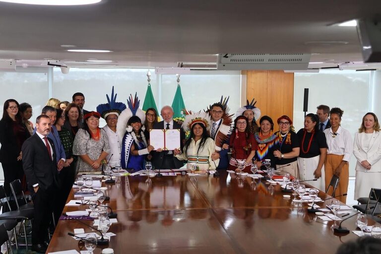Presidente Lula sanciona três leis que ampliam proteção a mulheres indígenas e reforçam combate à violência doméstica