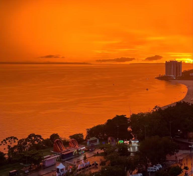 Céu laranja: meteorologista explica pôr do sol em tons vibrantes em Manaus