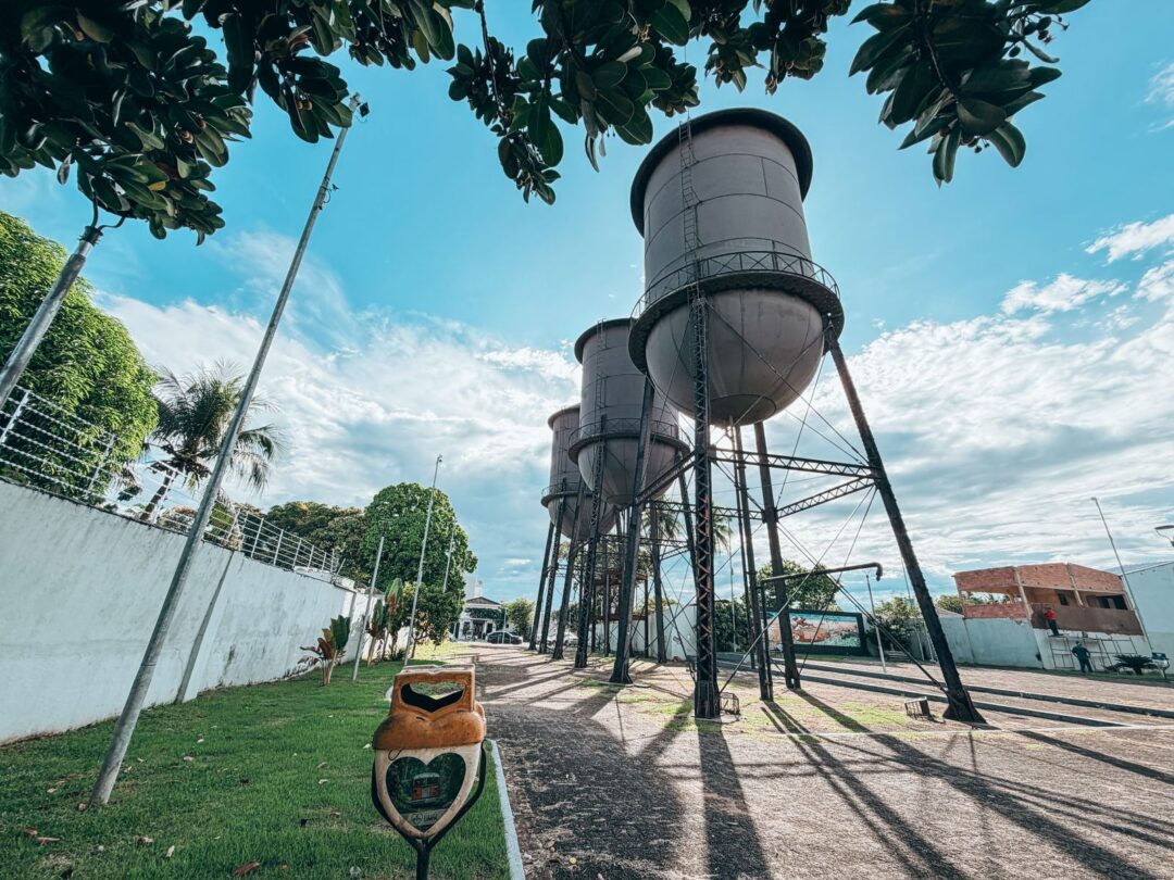 Imagem colorida mostra Praça das Três Caixas D'Água