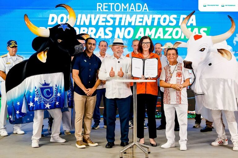 Cerca de R$ 5 bilhões: Amazonas terá investimentos em energia, transporte fluvial e infraestrutura, anuncia Lula