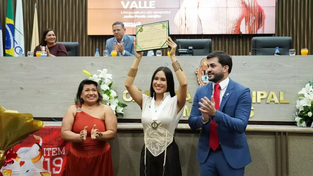 CMM homenageia Isabelle Nogueira
