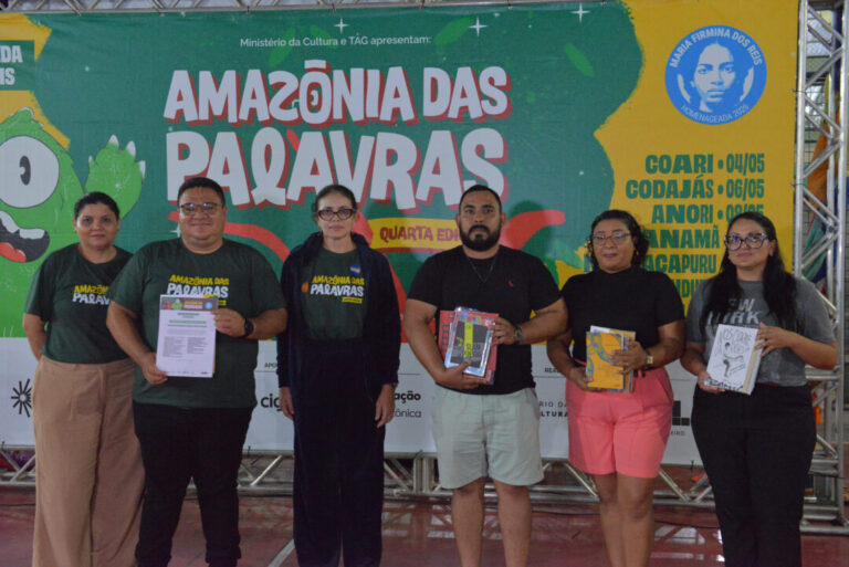 Amazônia das Palavras fortalece bibliotecas escolares e une leitura e educação ambiental durante expedição pelo Amazonas