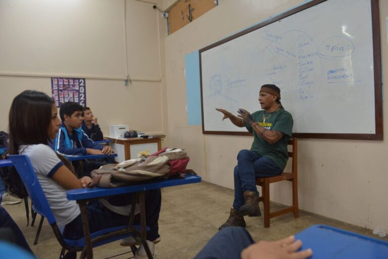 Projeto leva Nheengatu a estudantes de escolas públicas e promove debates sobre identidade amazônica