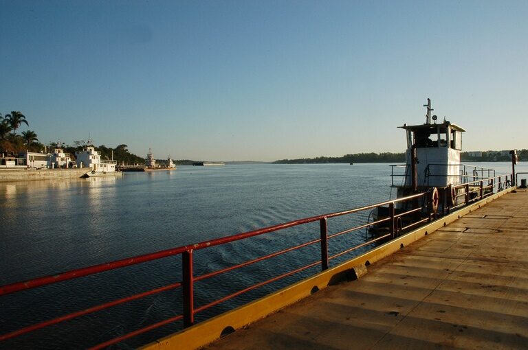 Governo do Brasil anuncia reforço em ações para evitar impactos de nova seca na navegação da Amazônia